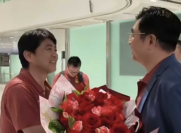 备受争议？浮嶋敏不会下课！宋凯握手+献花：谢谢你带中国队创造历史